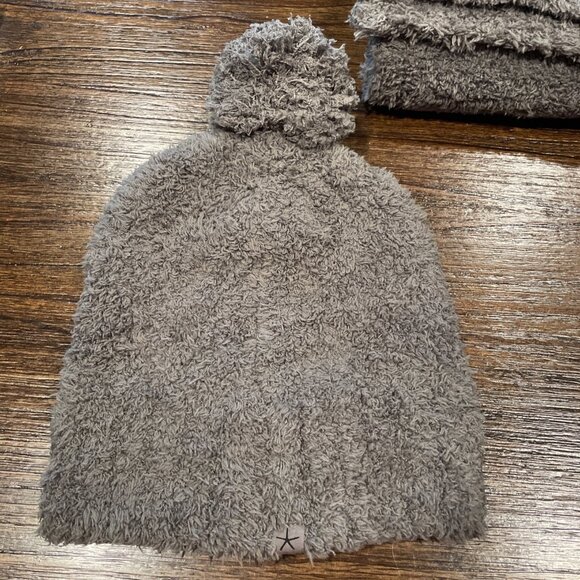 NWT Barefoot Dreams Pom Pom Beanie + Scarf Set CozyChic Knit Charcoal Gray - Picture 3 of 8